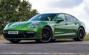 Porsche Panamera GTS 2019 года (UK)
